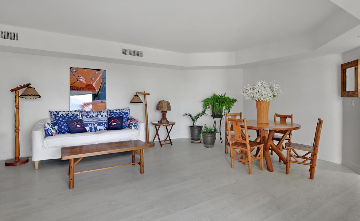 For Sale: $557,000 (1 beds, 1 baths, 1180 Square Feet)