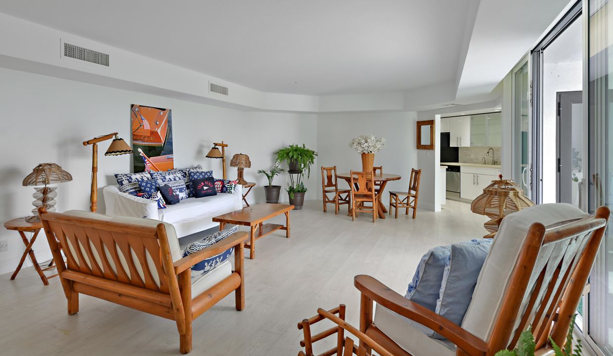 For Sale: $557,000 (1 beds, 1 baths, 1180 Square Feet)