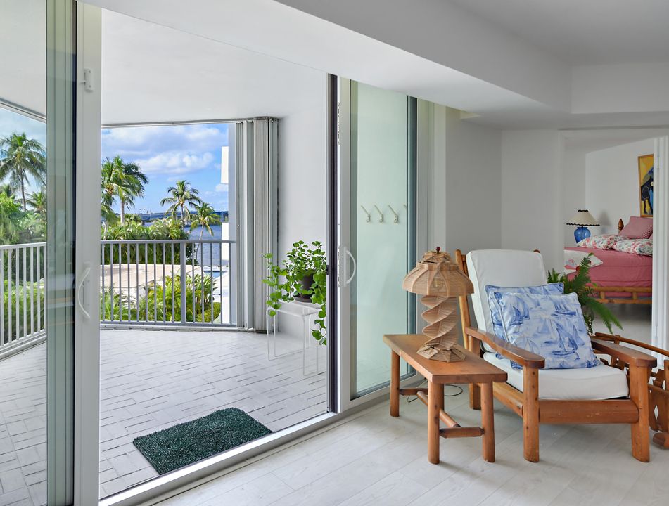 For Sale: $557,000 (1 beds, 1 baths, 1180 Square Feet)