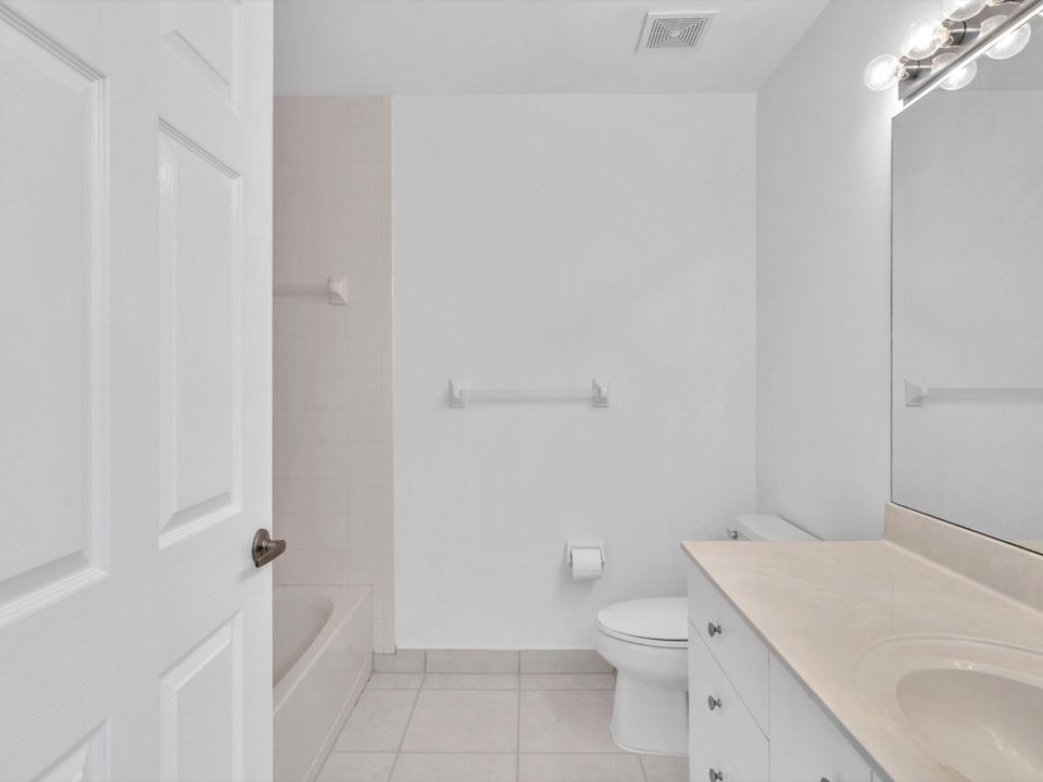 На продажу: $325,000 (2 спален, 2 ванн, 1246 Квадратных фут)