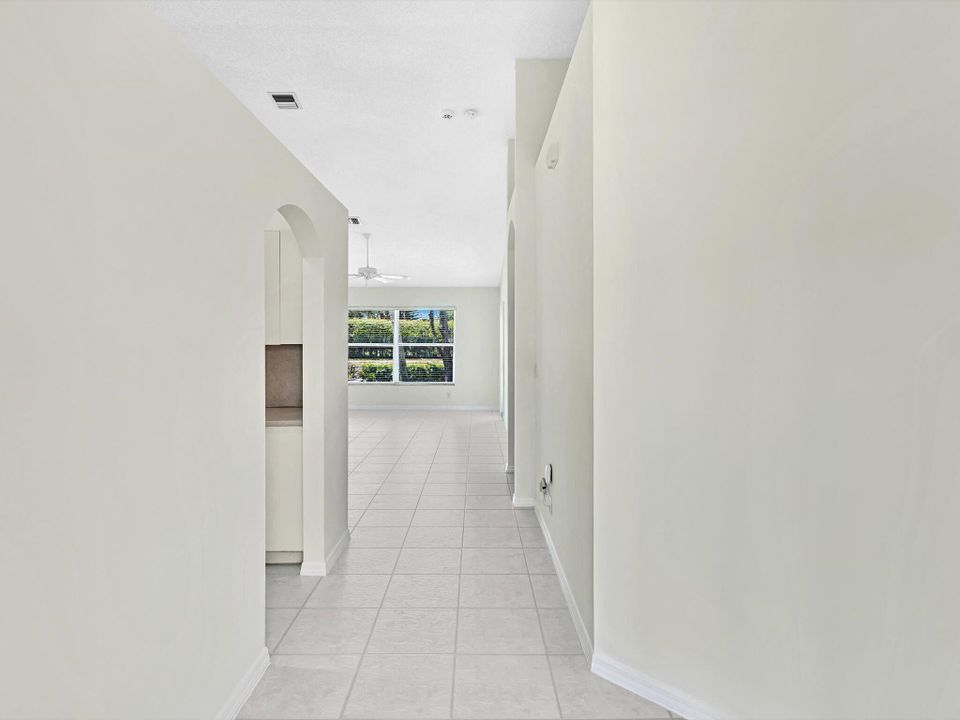 На продажу: $325,000 (2 спален, 2 ванн, 1246 Квадратных фут)