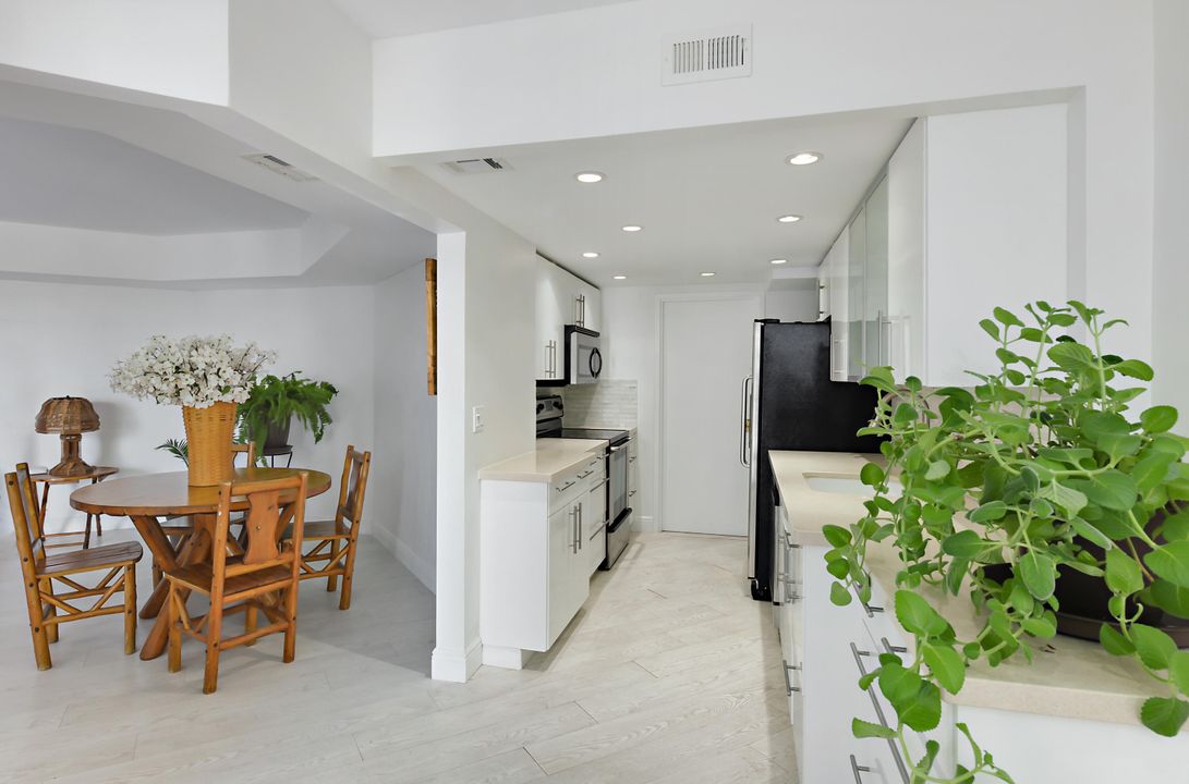 For Sale: $557,000 (1 beds, 1 baths, 1180 Square Feet)