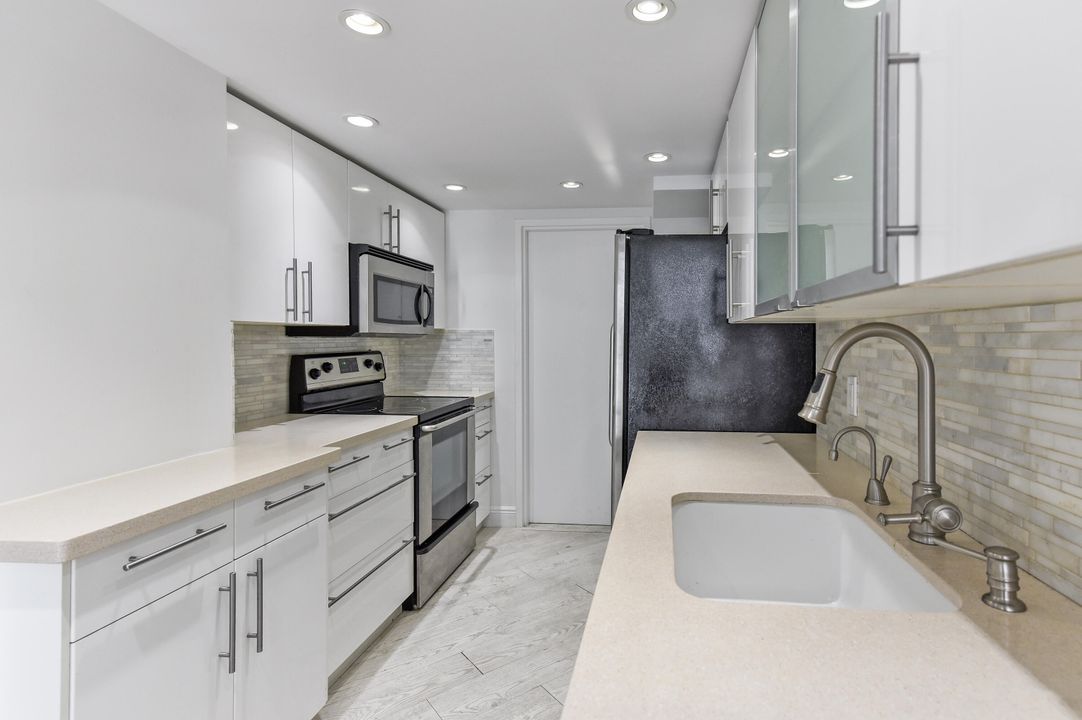 For Sale: $557,000 (1 beds, 1 baths, 1180 Square Feet)