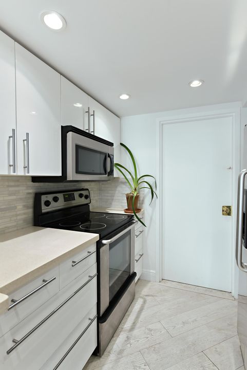 For Sale: $557,000 (1 beds, 1 baths, 1180 Square Feet)