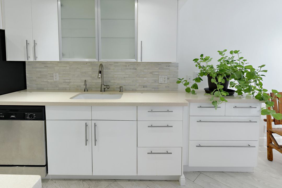 For Sale: $557,000 (1 beds, 1 baths, 1180 Square Feet)