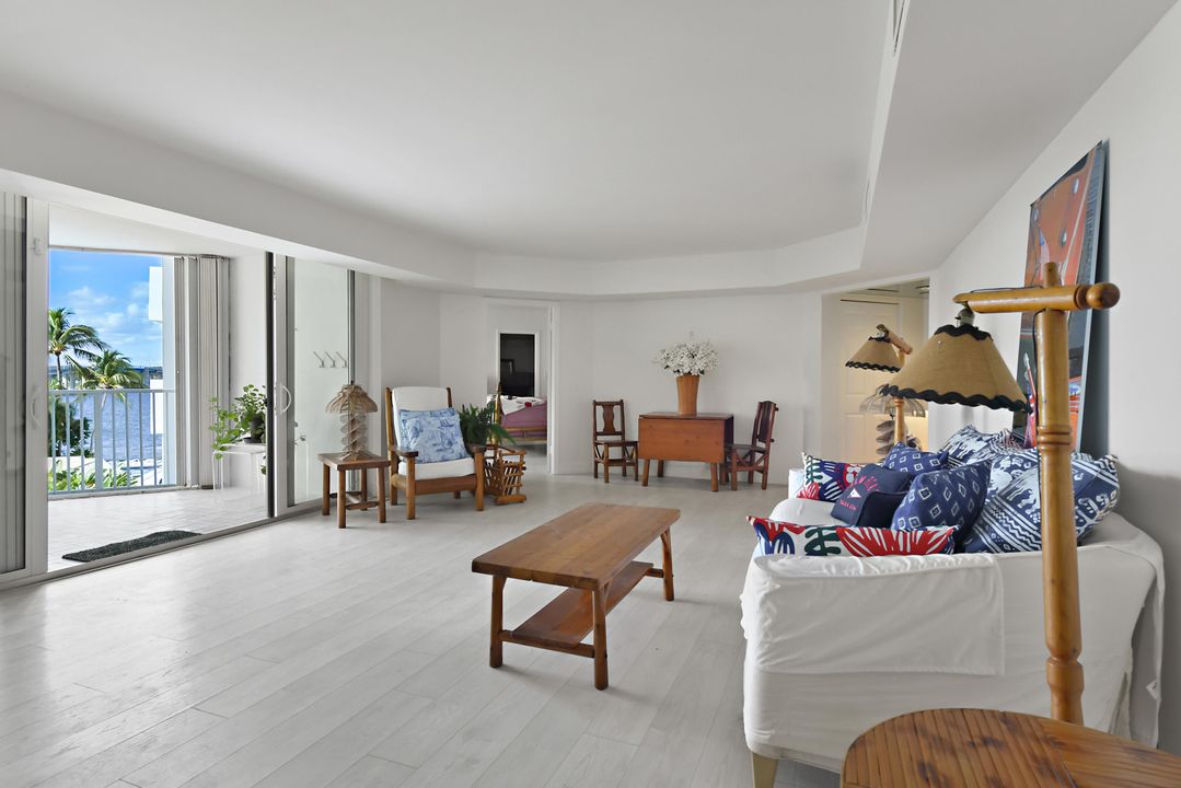 For Sale: $557,000 (1 beds, 1 baths, 1180 Square Feet)