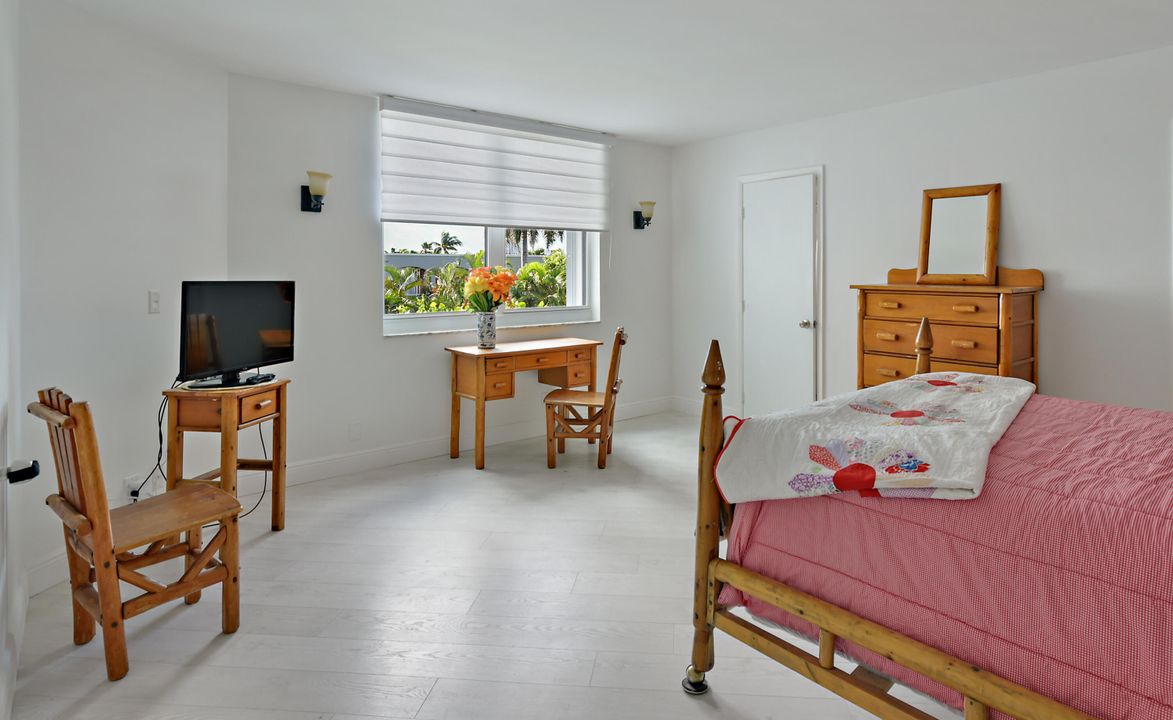 For Sale: $557,000 (1 beds, 1 baths, 1180 Square Feet)