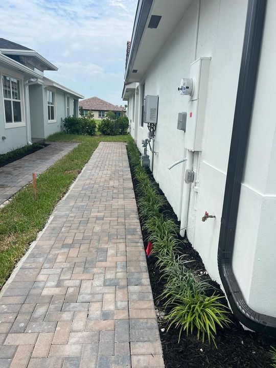 出租: $3,300 (3 贝兹, 2 浴室, 1954 平方英尺)