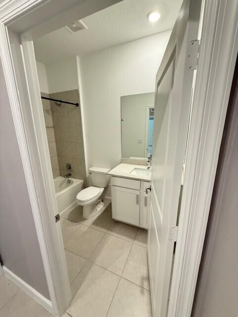 出租: $3,300 (3 贝兹, 2 浴室, 1954 平方英尺)