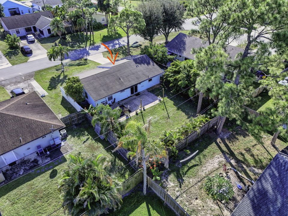 For Sale: $475,000 (2 beds, 2 baths, 1011 Square Feet)