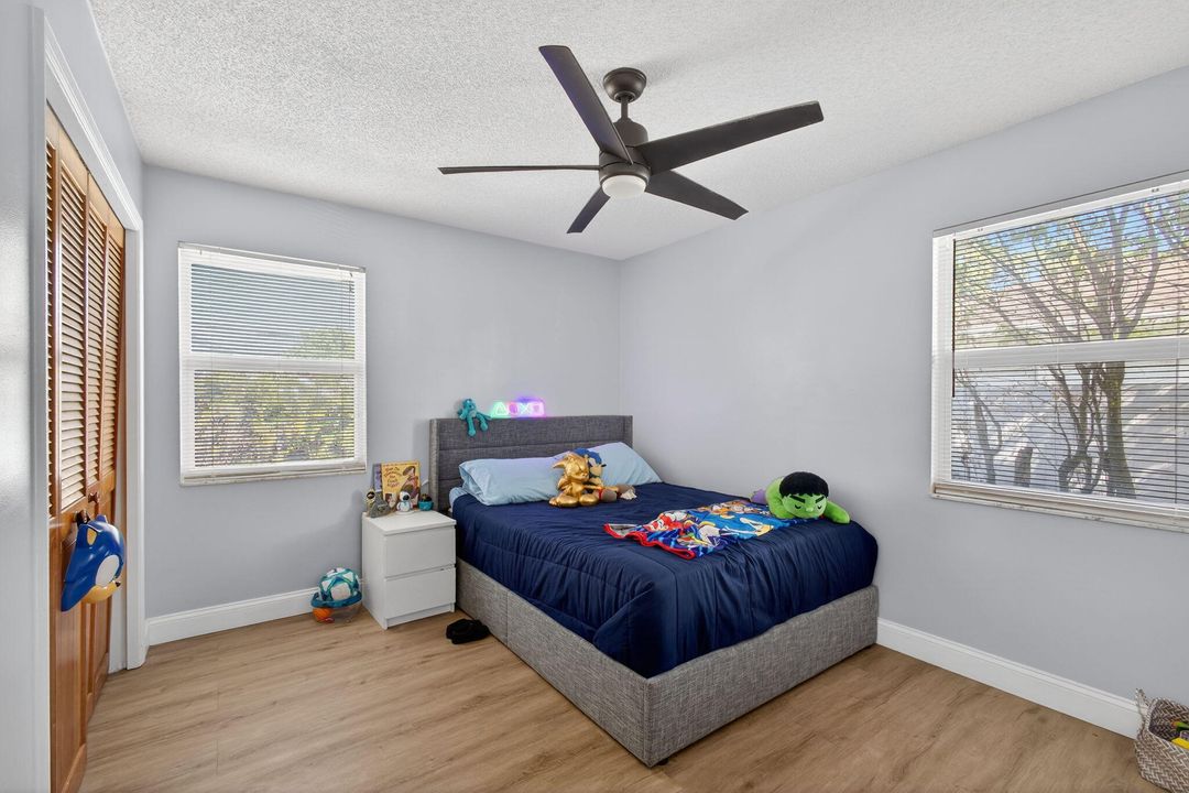 For Sale: $475,000 (2 beds, 2 baths, 1011 Square Feet)