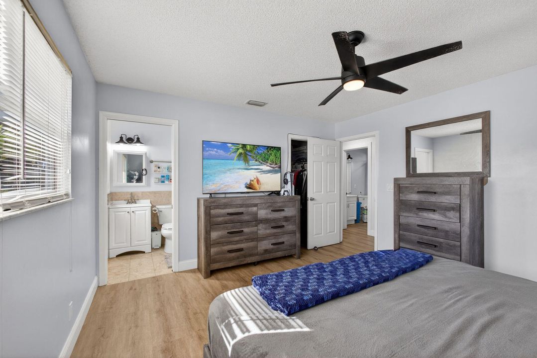 For Sale: $475,000 (2 beds, 2 baths, 1011 Square Feet)