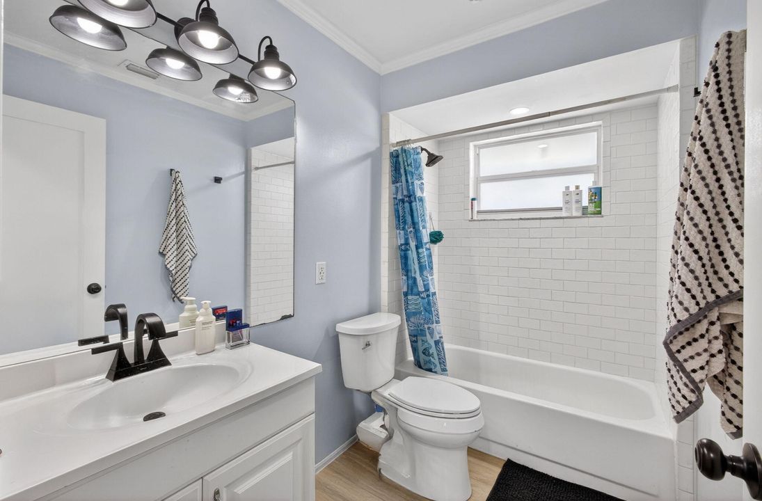 For Sale: $475,000 (2 beds, 2 baths, 1011 Square Feet)