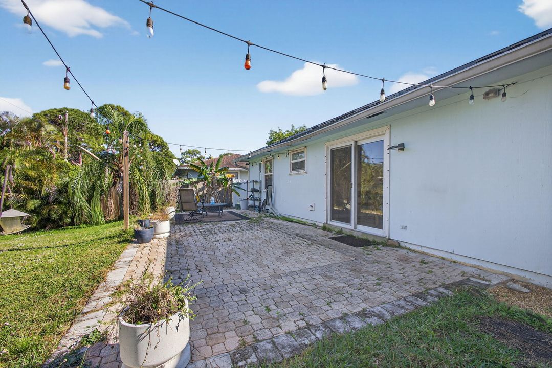 For Sale: $475,000 (2 beds, 2 baths, 1011 Square Feet)