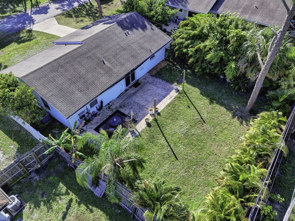 For Sale: $475,000 (2 beds, 2 baths, 1011 Square Feet)