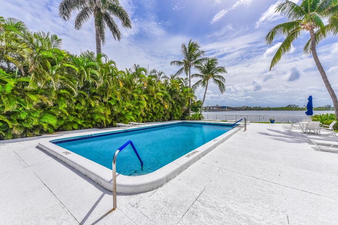 For Sale: $557,000 (1 beds, 1 baths, 1180 Square Feet)