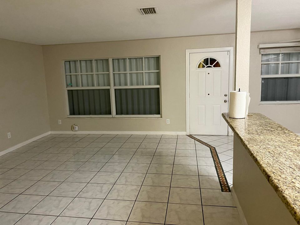 出租: $2,200 (3 贝兹, 2 浴室, 1364 平方英尺)