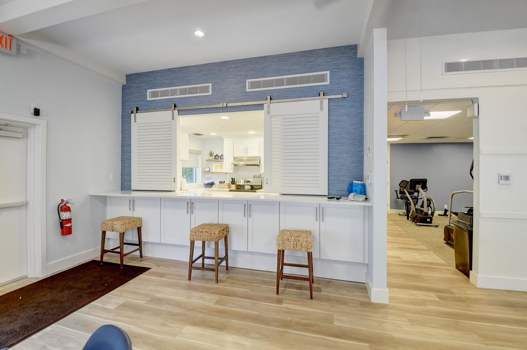 For Sale: $439,000 (2 beds, 2 baths, 1107 Square Feet)