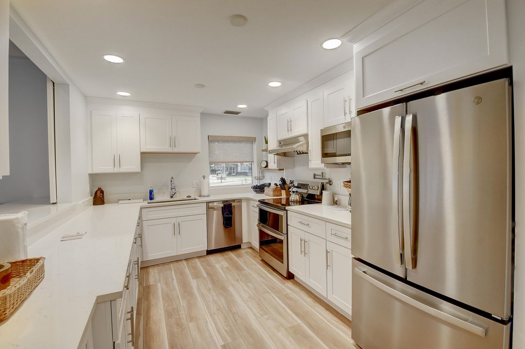 For Sale: $439,000 (2 beds, 2 baths, 1107 Square Feet)