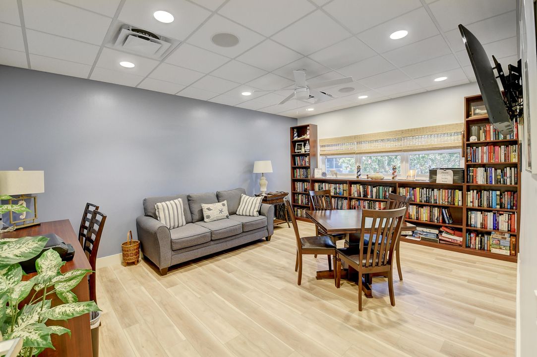 For Sale: $439,000 (2 beds, 2 baths, 1107 Square Feet)