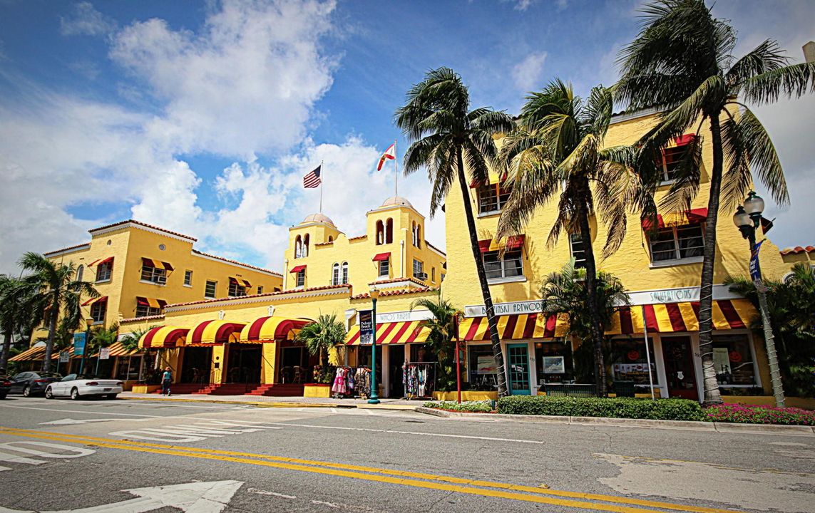 For Sale: $439,000 (2 beds, 2 baths, 1107 Square Feet)