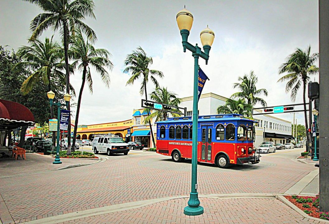 For Sale: $439,000 (2 beds, 2 baths, 1107 Square Feet)