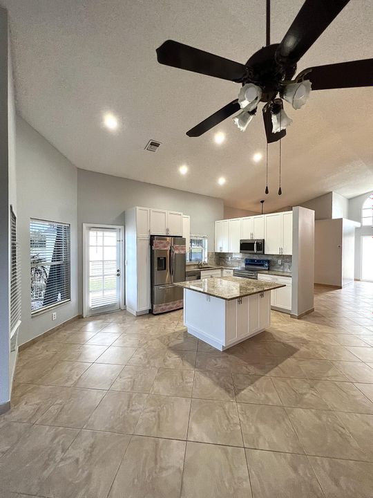 出租: $3,850 (3 贝兹, 2 浴室, 1647 平方英尺)