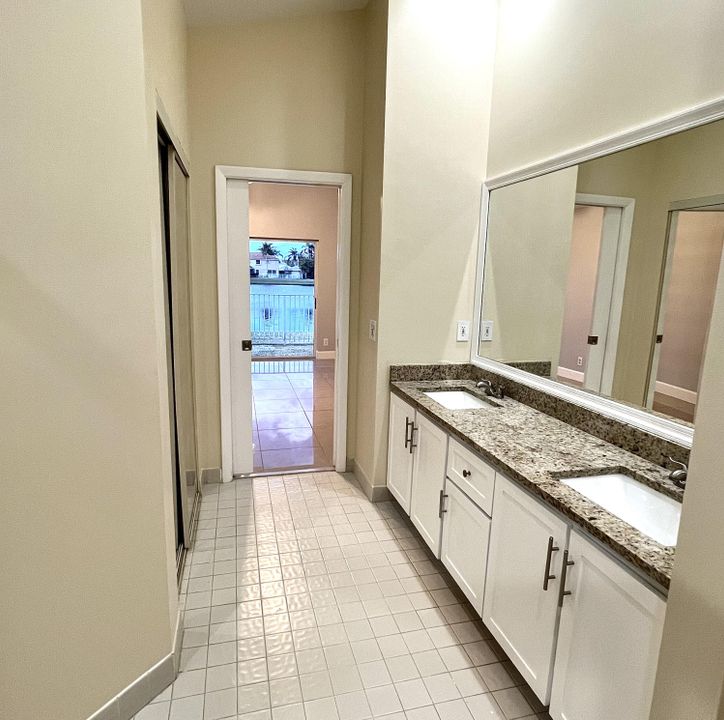 出租: $3,850 (3 贝兹, 2 浴室, 1647 平方英尺)