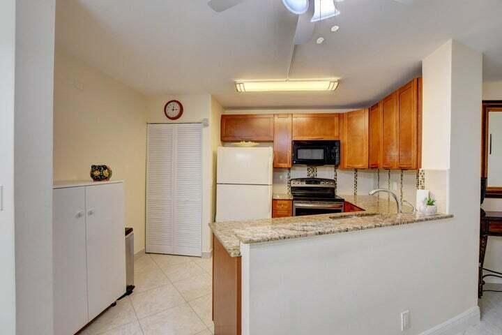 For Sale: $185,000 (2 beds, 2 baths, 852 Square Feet)