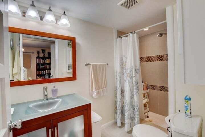 For Sale: $185,000 (2 beds, 2 baths, 852 Square Feet)