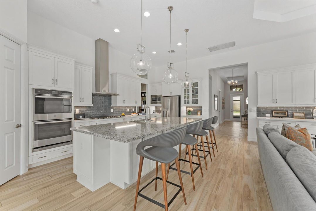 En Venta: $1,149,000 (2 camas, 2 baños, 2560 Pies cuadrados)