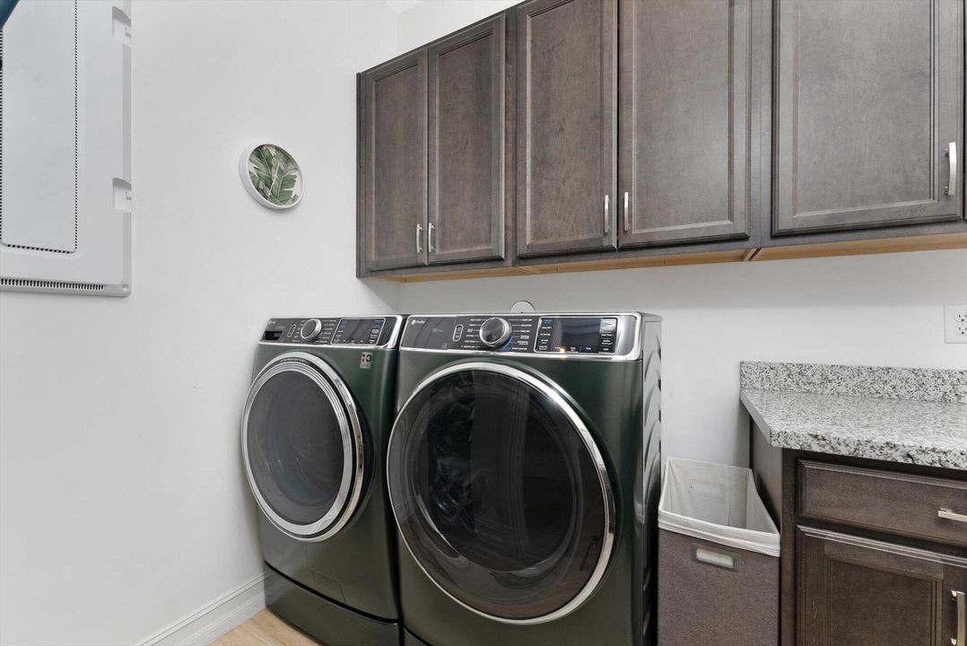 En Venta: $1,149,000 (2 camas, 2 baños, 2560 Pies cuadrados)