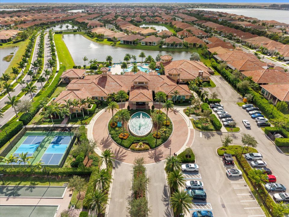 En Venta: $1,149,000 (2 camas, 2 baños, 2560 Pies cuadrados)