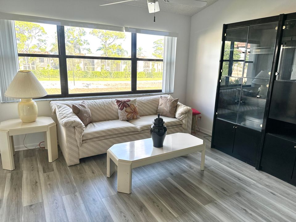 出租: $1,800 (2 贝兹, 2 浴室, 1186 平方英尺)