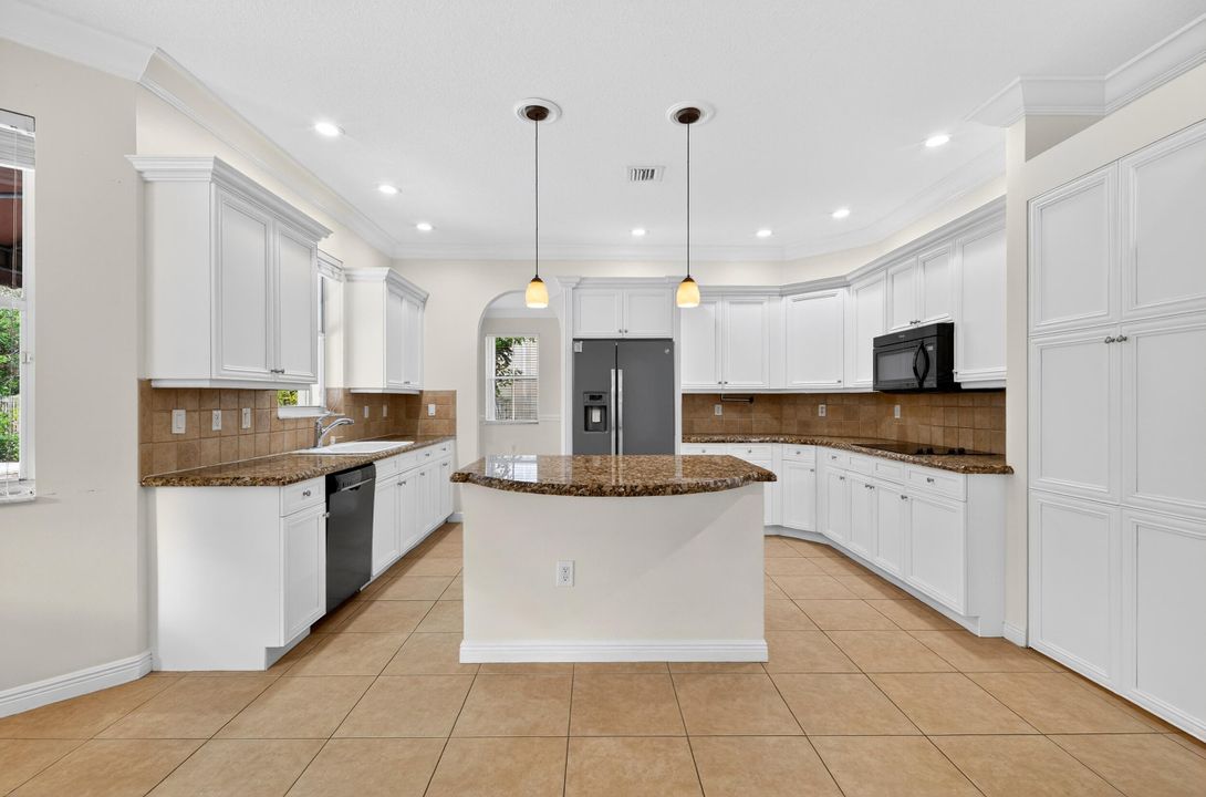 For Sale: $945,000 (5 beds, 3 baths, 3467 Square Feet)