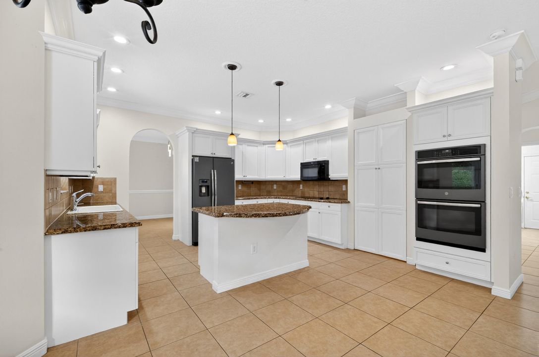 For Sale: $945,000 (5 beds, 3 baths, 3467 Square Feet)