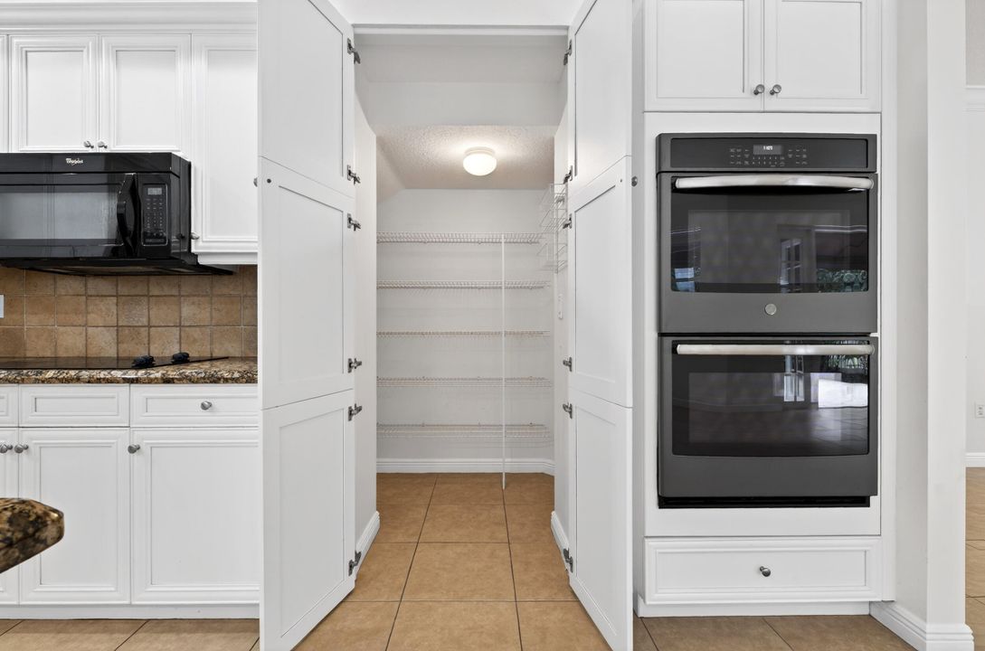 For Sale: $945,000 (5 beds, 3 baths, 3467 Square Feet)