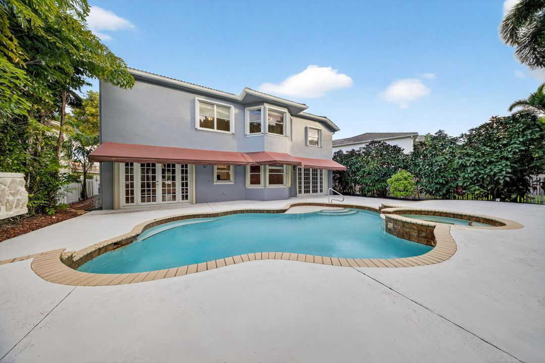 For Sale: $945,000 (5 beds, 3 baths, 3467 Square Feet)