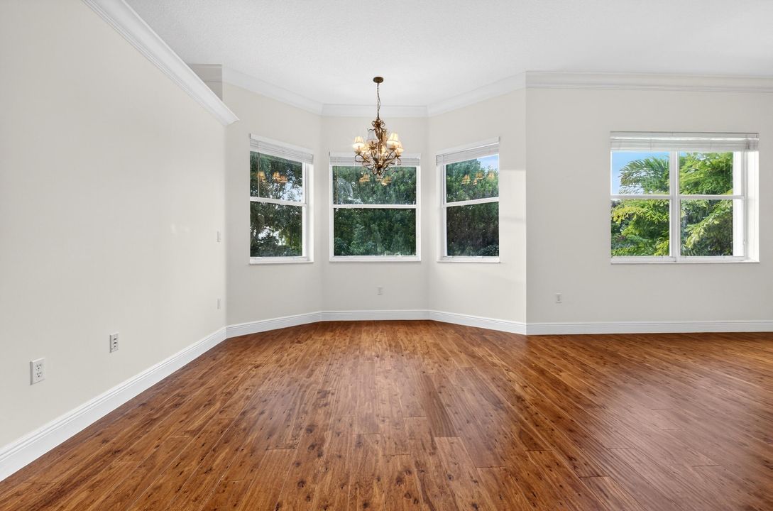 For Sale: $945,000 (5 beds, 3 baths, 3467 Square Feet)