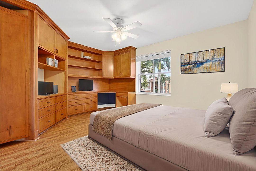 For Sale: $945,000 (5 beds, 3 baths, 3467 Square Feet)