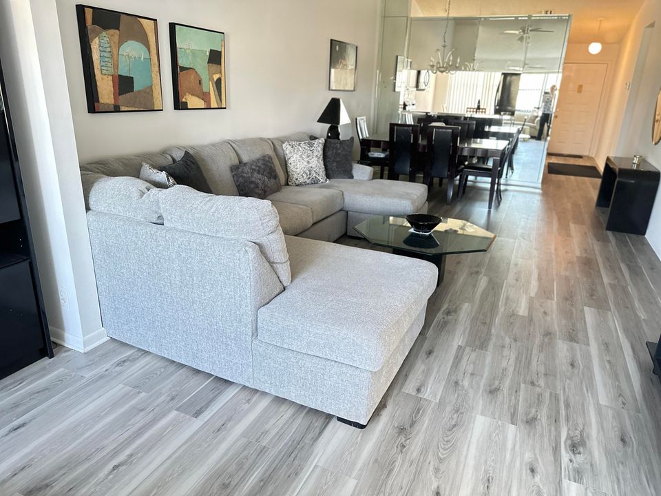 出租: $1,800 (2 贝兹, 2 浴室, 1186 平方英尺)