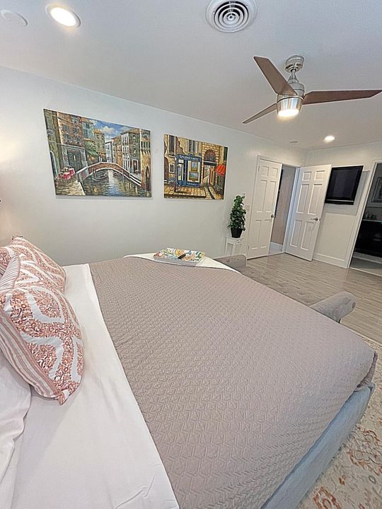 For Sale: $949,999 (4 beds, 3 baths, 2096 Square Feet)