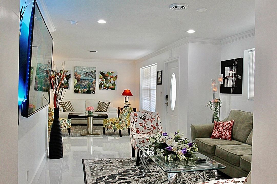 For Sale: $949,999 (4 beds, 3 baths, 2096 Square Feet)