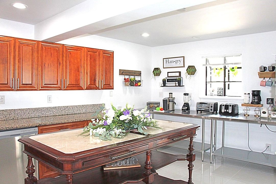 For Sale: $949,999 (4 beds, 3 baths, 2096 Square Feet)