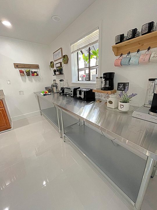 For Sale: $949,999 (4 beds, 3 baths, 2096 Square Feet)