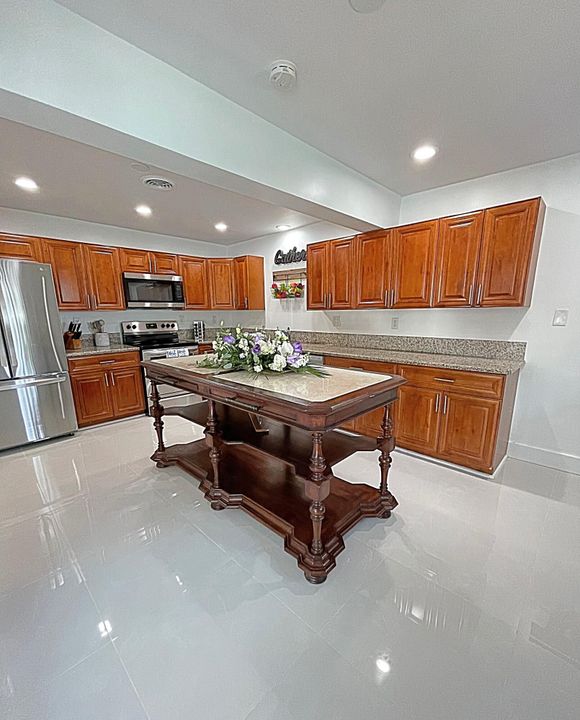 For Sale: $949,999 (4 beds, 3 baths, 2096 Square Feet)