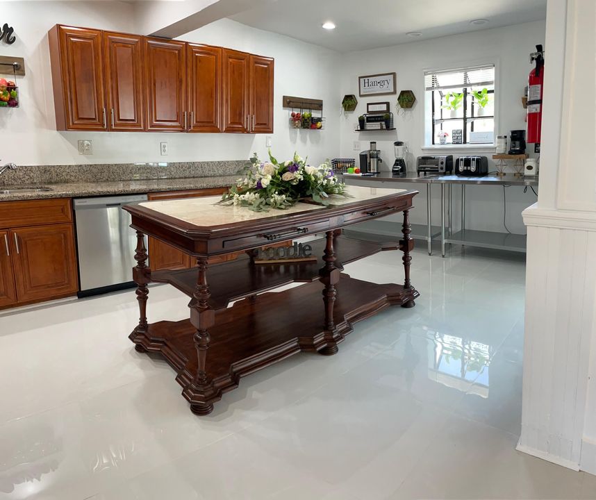 For Sale: $949,999 (4 beds, 3 baths, 2096 Square Feet)