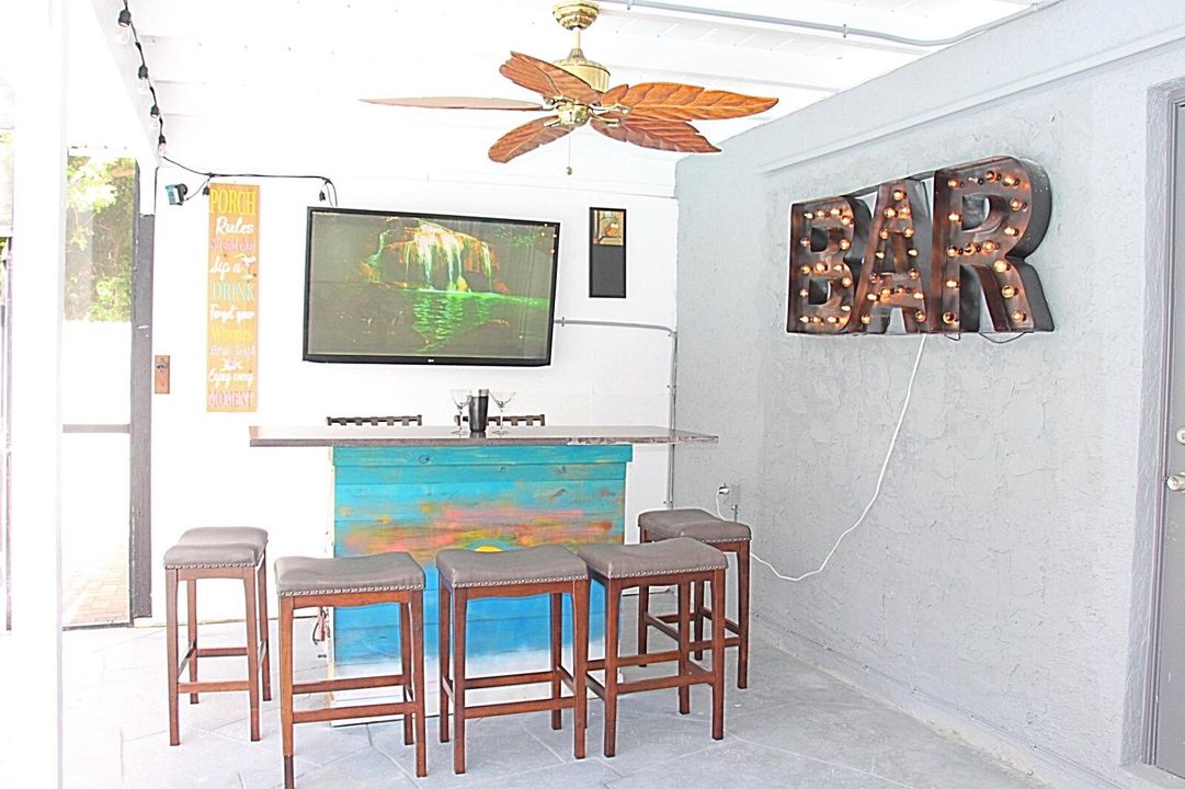 For Sale: $949,999 (4 beds, 3 baths, 2096 Square Feet)