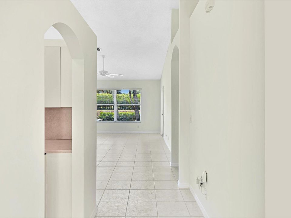 For Rent: $2,800 (2 beds, 2 baths, 1246 Square Feet)