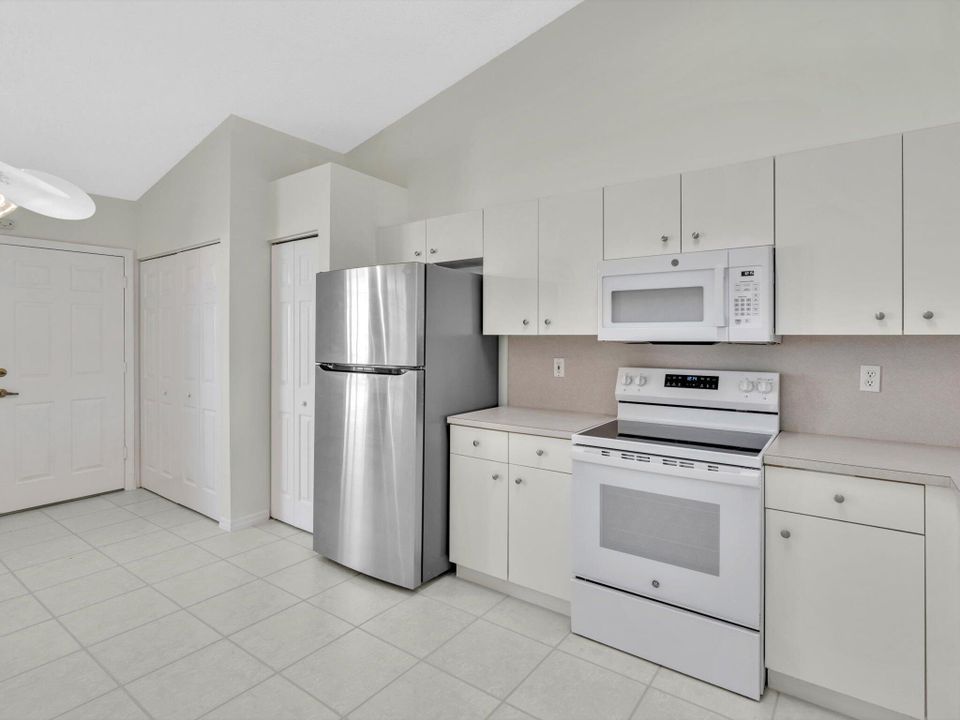 For Rent: $2,800 (2 beds, 2 baths, 1246 Square Feet)